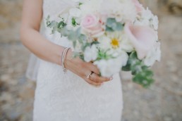 Brautstrauß der Weingut Hochzeit in Würzburg, fotografiert von Hochzeitsfotografin Conny Schöffmann Photography, Würzburg