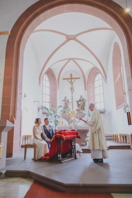 Hochzeitsreportage in Würzburg mit kirchlicher Trauung fotografiert von Würzburger Hochzeitsfotografin Conny Schöffmann Photography