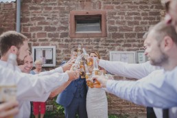 Hochzeitsreportage Würzburg mit Weingut Hochzeit und kirchlicher Trauung festgehalten von Hochzeitsfotografin Conny Schöffmann Photography, Würzburg