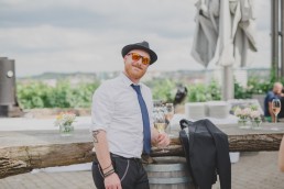 Portrait Hochzeitsgast bei Weingut Hochzeit in Würzburg von Conny Schöffmann Photography