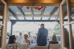 Weingut Hochzeit mit Ausblick über Würzburg, Foto von Hochzeitsfotografin Conny Schöffmann Photography