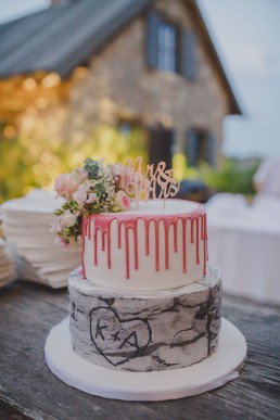 Hochzeitstorte der Weingut Hochzeit, fotografiert von Hochzeitsfotograf Conny Schöffmann Photography