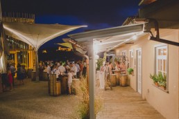 Weingut am Stein am Abend bei der Weingut Hochzeit mit Hochzeitsfotograf Conny Schöffmann Photography