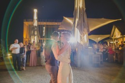 Hochzeitsfotograf Conny Schöffmann Photography fotografiert erster Tanz vom Brautpaar der Weingut Hochzeit