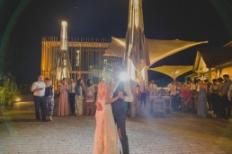 Erster Tanz der Weingut Hochzeit Würzburg fotografiert von Hochzeitsfotograf Conny Schöffmann Photography