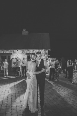 First Dance vom Brautpaar der Weingut Hochzeit Würzburg, von Hochzeitsfotograf Conny Schöffmann Photography