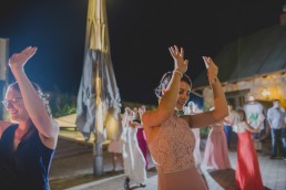 Natürliche Hochzeitsfotos von Hochzeitsfotograf Conny Schöffmann Photography bei Weingut Hochzeit in Würzburg