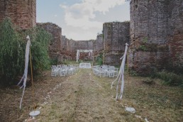 Freie Trauung in einer Burg fotografiert von Hochzeitsfotografin Conny Schöffmann Photography, Würzburg